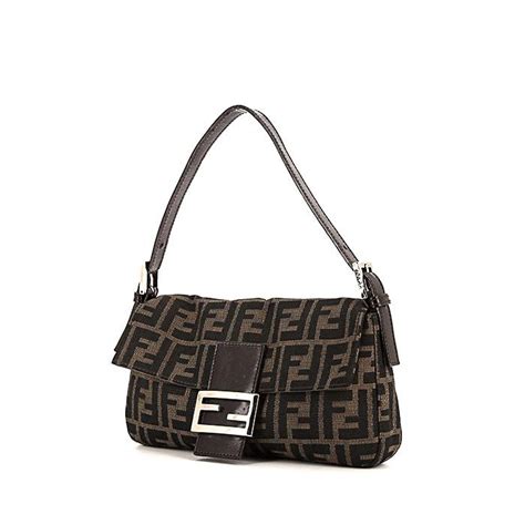 borsa baguette fendi prezzo|baguette fendi boston.